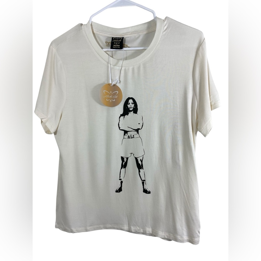Laila Ali Women’s M Cream Graphic Tee Empowerment Boxer Power Stance - Picture 3 of 6